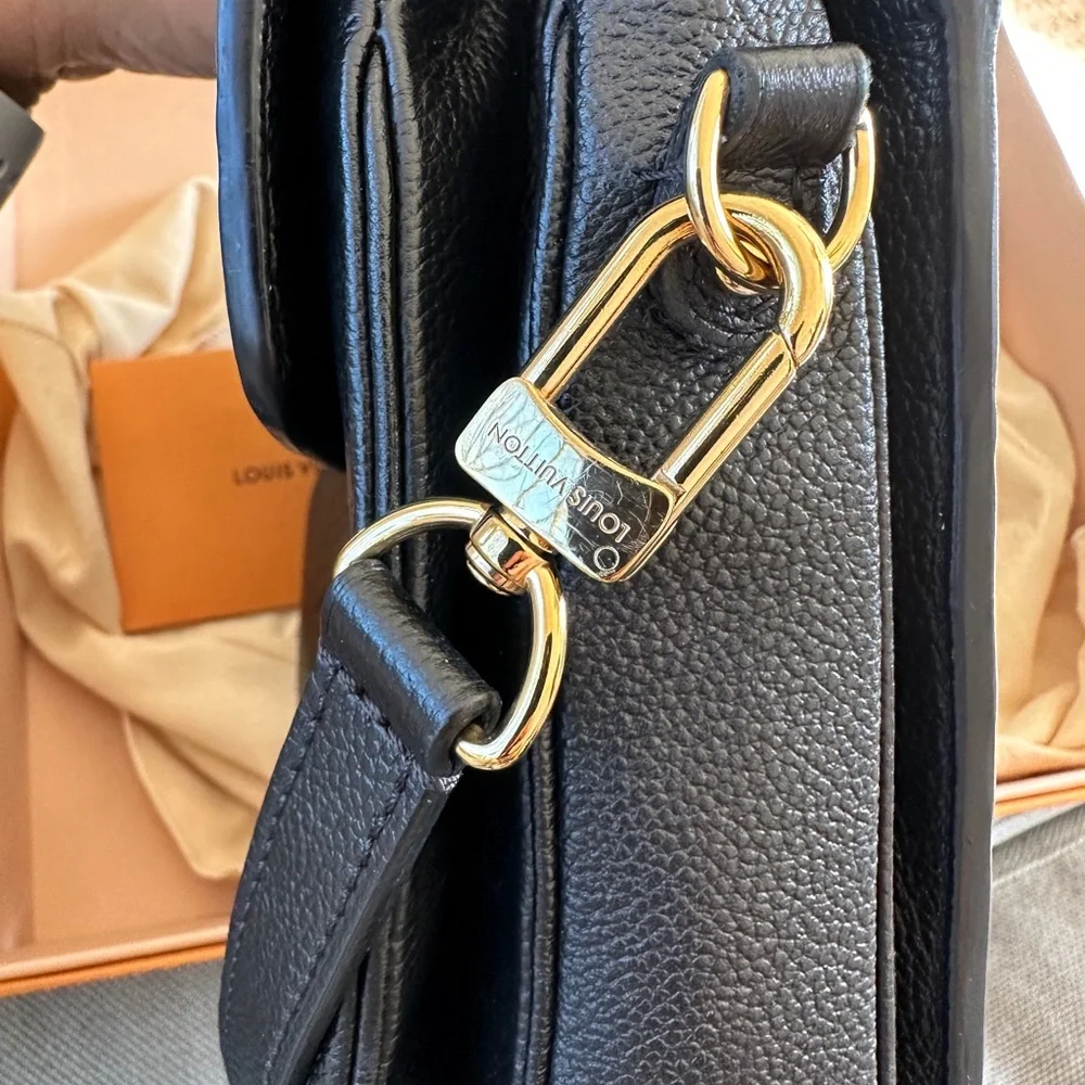 Pochette Métis
Monogram Empreinte Leather - Black - Picture 5 of 12
